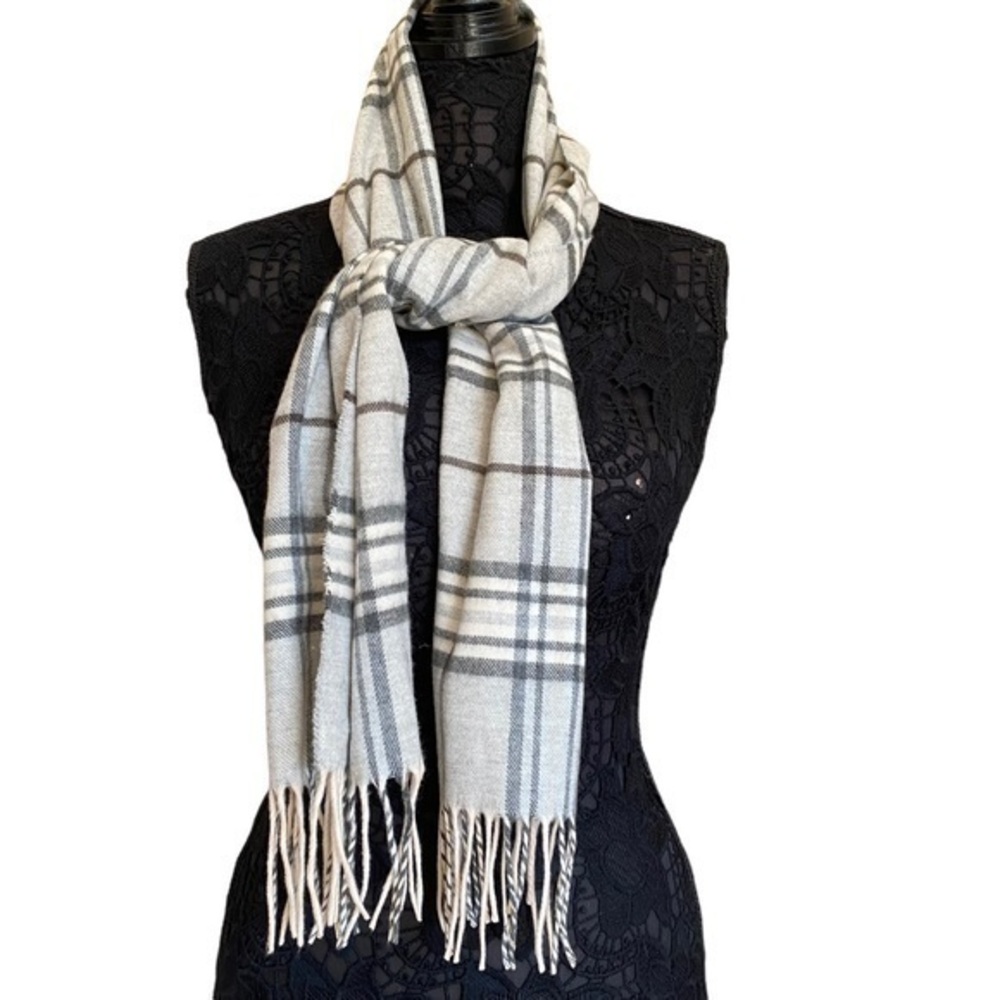 Macy’s Cream Black Gray Plaid Flannel Scarf Skinny Wrap NWOT
